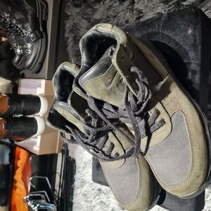 DC Men's Green and Gray Chukka Boots